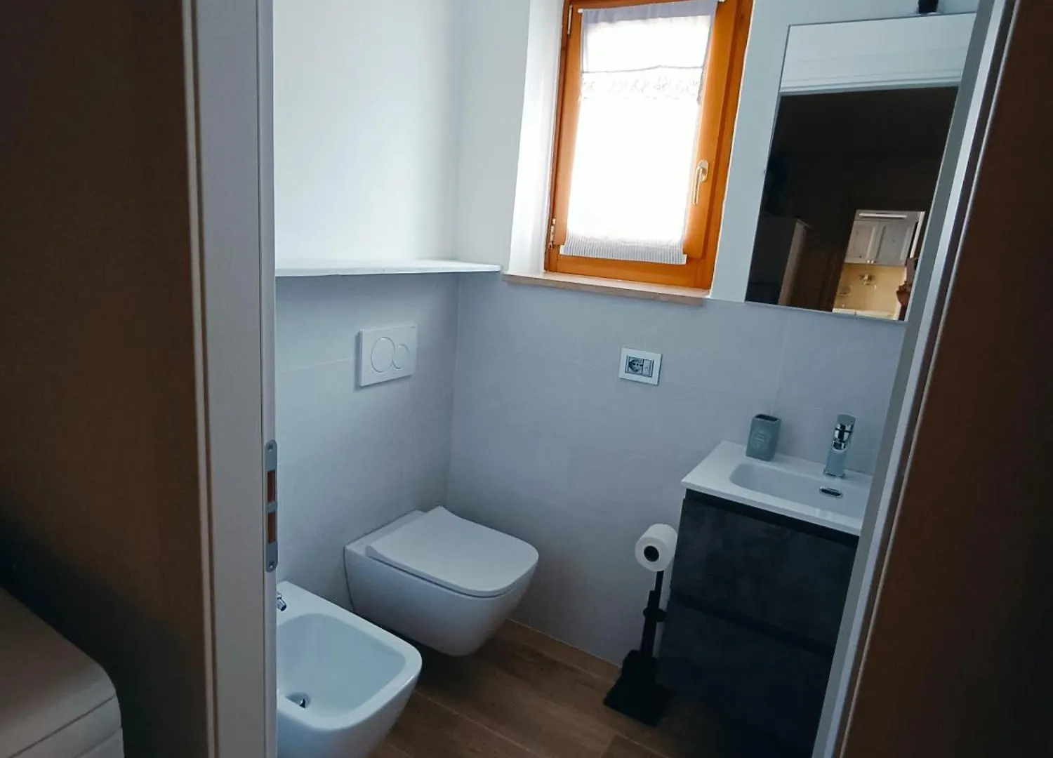 Casa Lisetta, 3-Room Apartment With Lake View Torri Del Benaco Italy